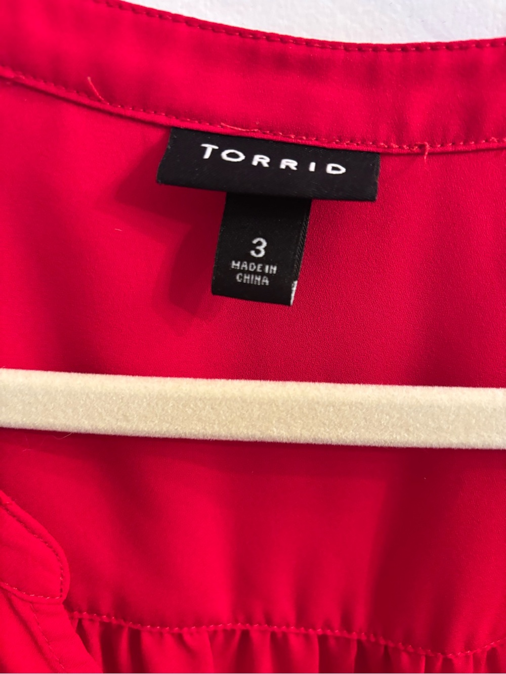 torrid Red V-Neck Covered Button Blouse - Picture 3 of 4